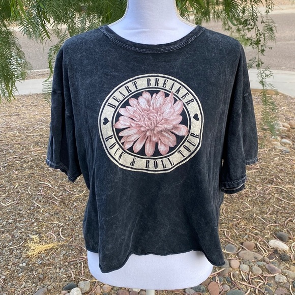 Fifth Sun Tops - Crop Top - Heart Breakers